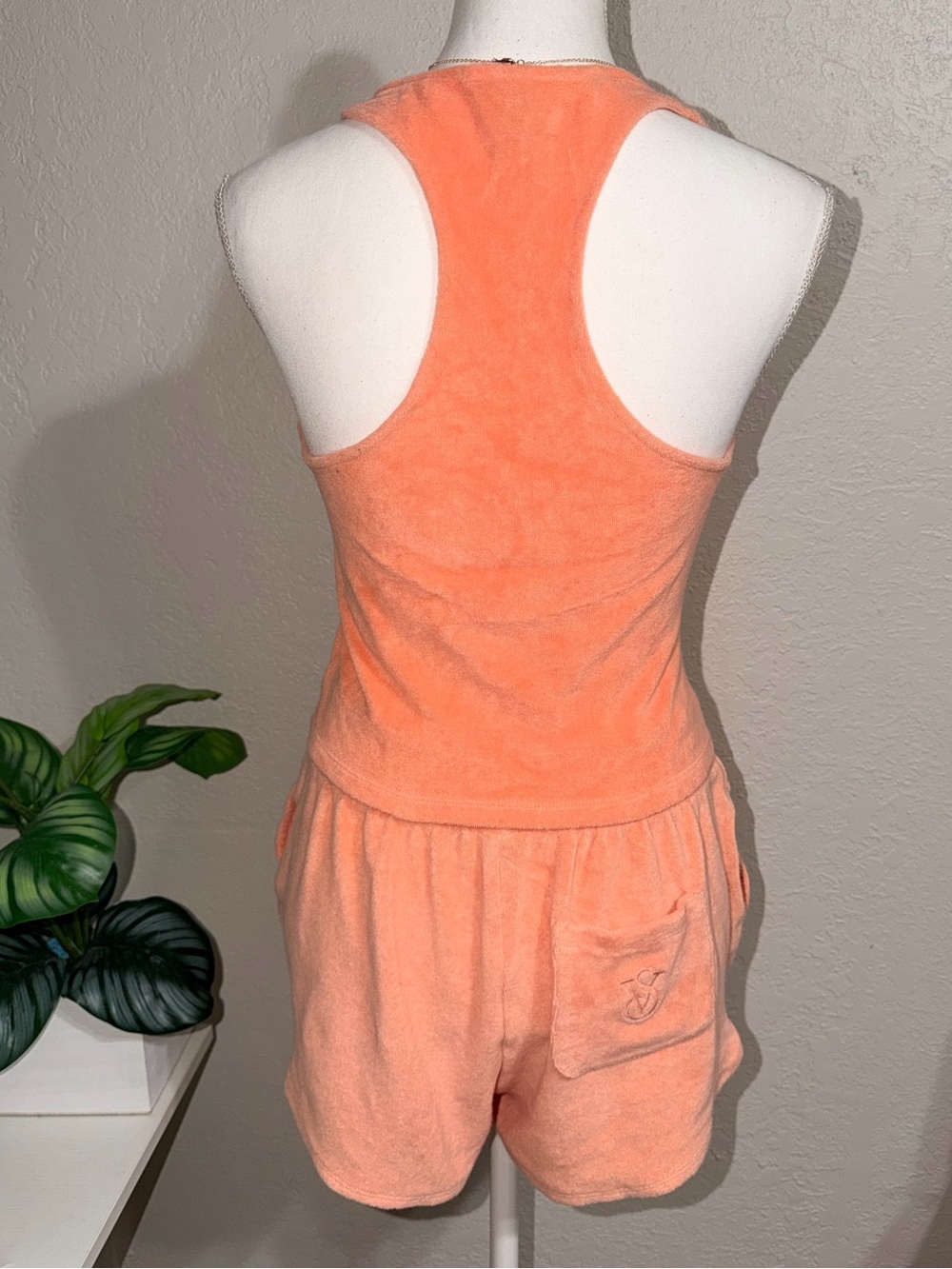 Victoria's Secret Coral Lounge Tank & Shorts Set - Picture 4 of 9